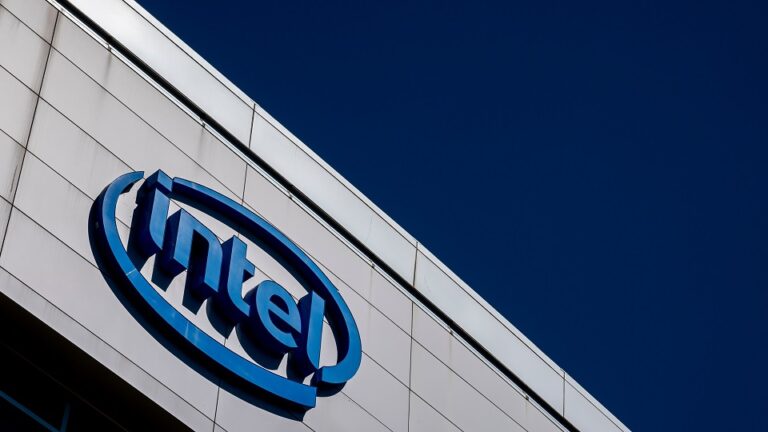 Trump Asserts U.S. Will Take 10% Stake in Intel, Pointing to CEO’s Job Security
