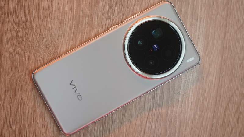 Vivo X300 Pro Features New Sony Sensor, Zeiss Optics